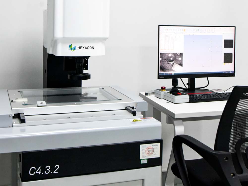 High-precision 2D testing machine verifying CNC parts' flatness and geometrical tolerances